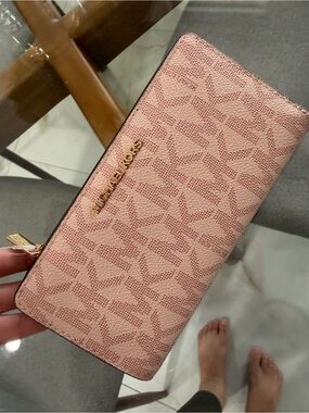Michael Kors Jet Set Ballet Pink Signature Large Top-Zip Continental Wallet